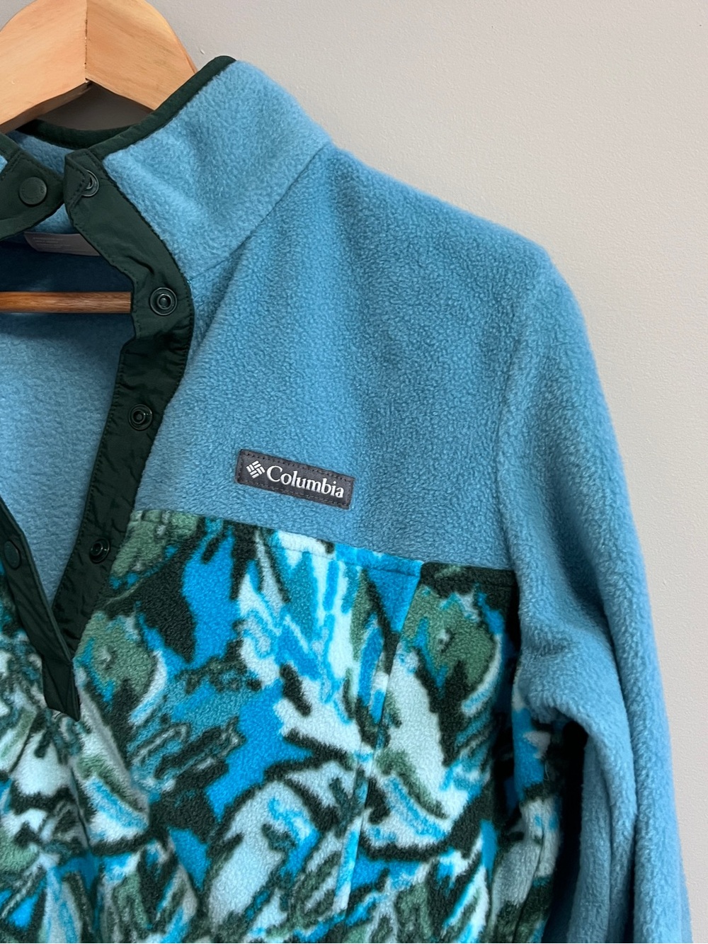 Columbia Blue and Teal Floral Fleece Snap Pullover - Picture 2 of 8